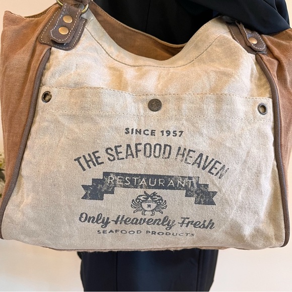 Clea Ray The Seafood Heaven Canvas Tote. - Picture 4 of 14